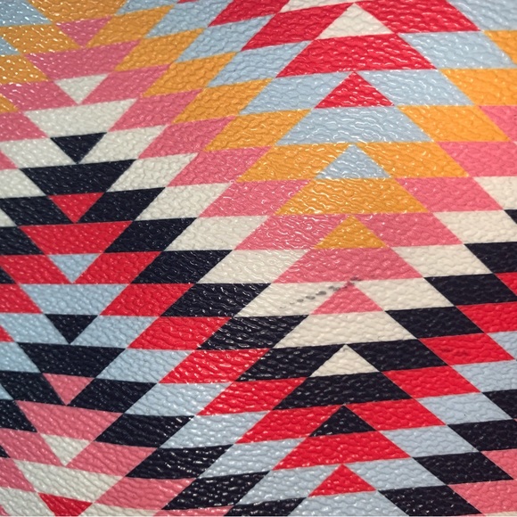 Guess Purse - Picture 3 of 8